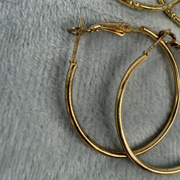 Gold-Toned Pierced Hoop Earrings 2 Pairs Bamboo & Plain Design Lightweight - Picture 6 of 12